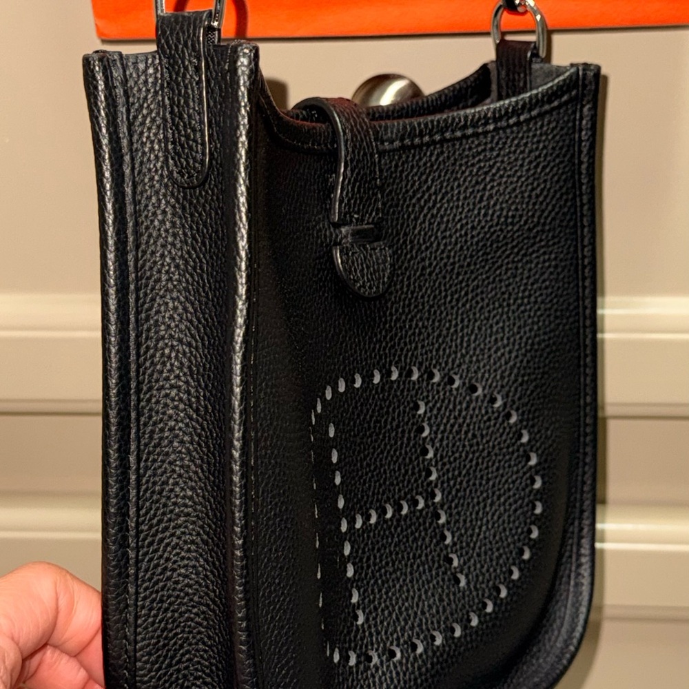 Cross body luxury inspired (Evelyn TPM) leather bag - Picture 4 of 11